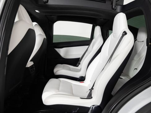 Used 2020 Tesla Model X Long Range image 19