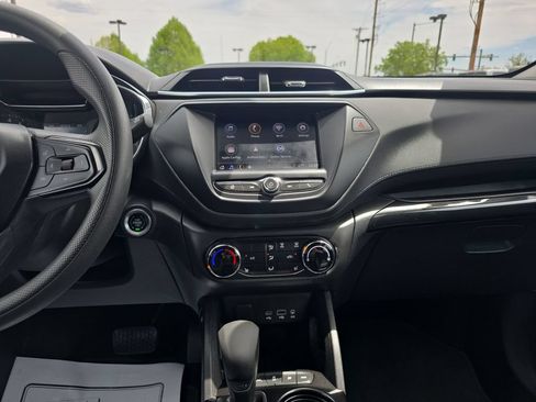 Used 2022 Chevrolet TrailBlazer LT AWD/4WD image 17