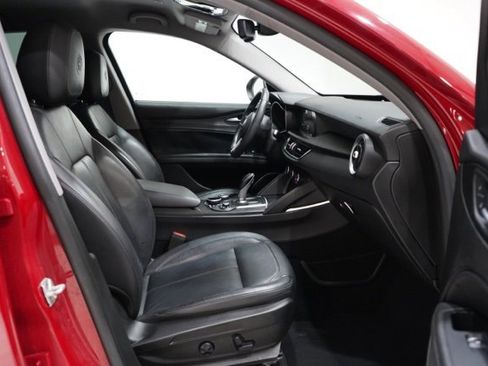 Used 2018 Alfa Romeo Stelvio AWD image 35
