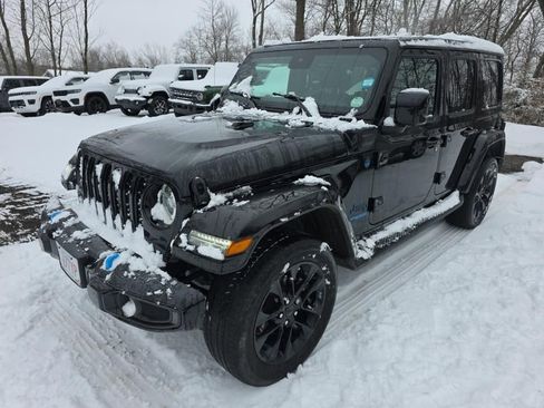 Used 2021 Jeep Wrangler Unlimited Sahara image 3