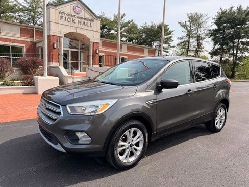 Used 2017 Ford Escape SE image 1