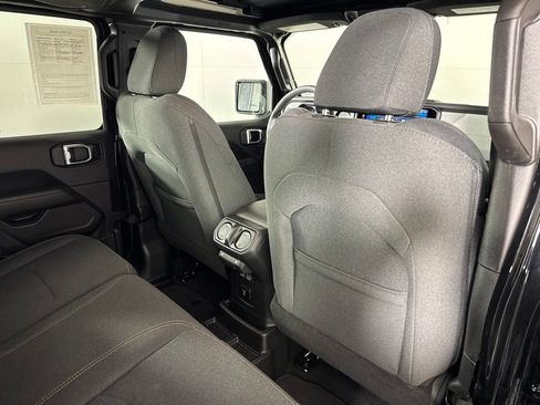 Certified 2025 Jeep Wrangler Unlimited Sahara w/ Safety Group AWD/4WD image 43