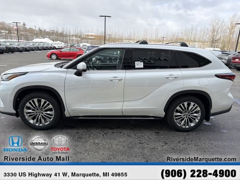 Used 2024 Toyota Grand Highlander Limited image 8