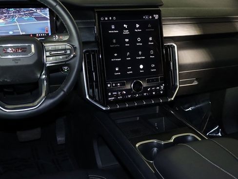 Used 2024 GMC Acadia Elevation image 17