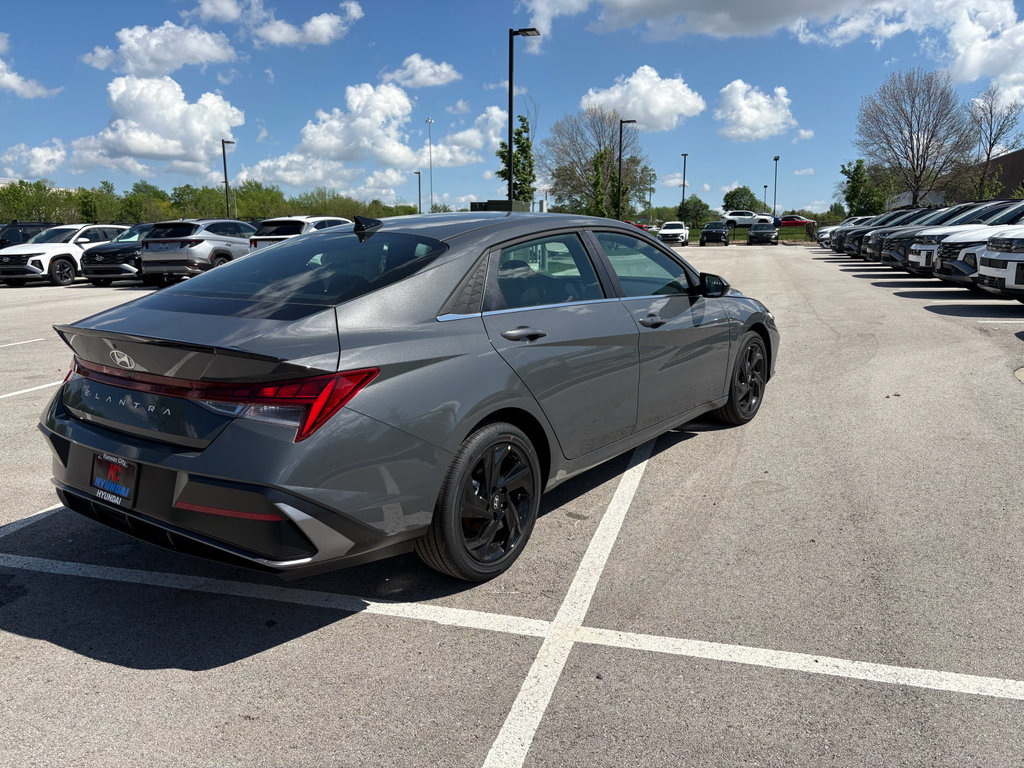 New 2026 Hyundai Elantra SEL Sport FWD image 5