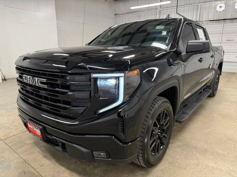 Used 2024 GMC Sierra 1500 Elevation w/ LPO, Elevation Black Package RWD image 2