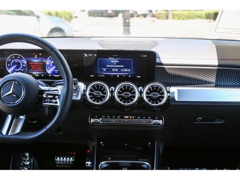 Used 2024 Mercedes-Benz EQB 300 4MATIC image 11