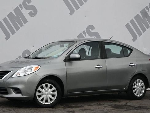 Used 2014 Nissan Versa SV image 1