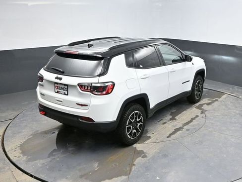 Used 2025 Jeep Compass Trailhawk AWD/4WD image 36