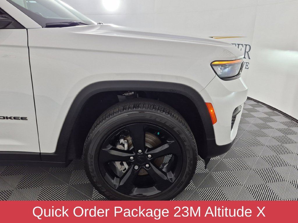 Used 2024 Jeep Grand Cherokee Altitude AWD/4WD image 11