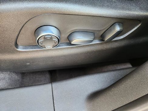 Used 2025 Cadillac XT4 Premium Luxury image 29