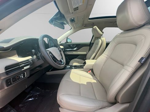 Certified 2024 Lincoln Corsair Grand Touring AWD/4WD image 9