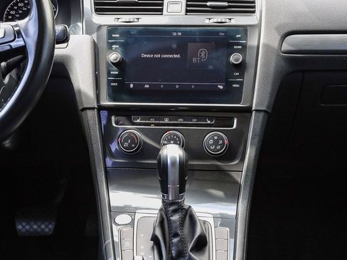 Used 2019 Volkswagen Golf SE image 13