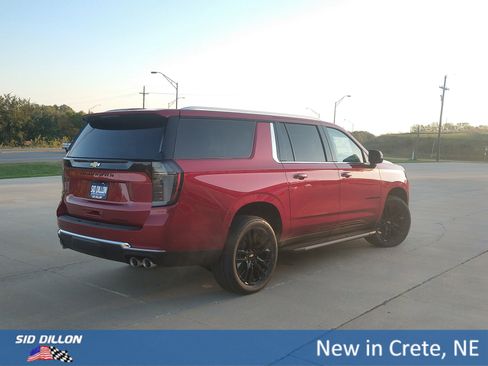 New 2026 Chevrolet Suburban Premier image 18