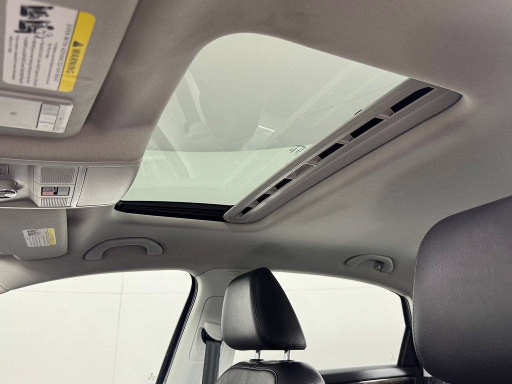Used 2015 Volkswagen Passat TDI SEL Premium FWD image 13