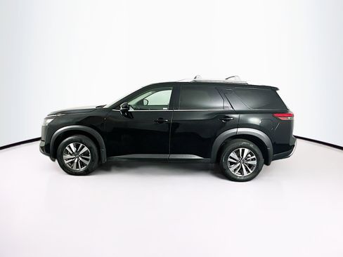 Used 2025 Nissan Pathfinder SL image 4