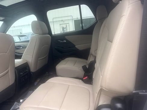 Used 2023 Chevrolet Traverse LT w/ LT Premium Package AWD/4WD image 4