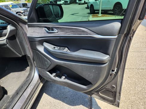 Used 2025 Jeep Grand Cherokee L Limited w/ Luxury Tech Group II AWD/4WD image 23