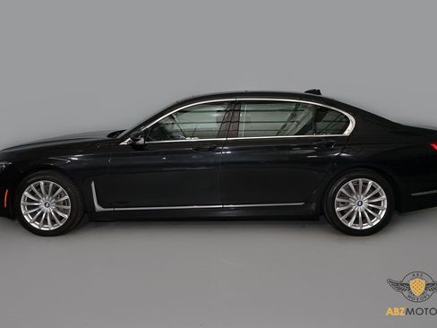 Used 2021 BMW 740i xDrive w/ Premium Package image 5