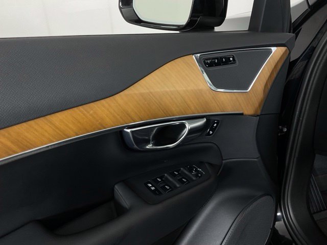 Certified 2025 Volvo XC90 B5 Plus w/ Protection Package AWD/4WD image 28