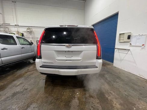 Used 2016 Cadillac Escalade Luxury image 5