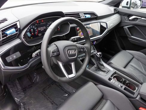 Used 2025 Audi Q3 2.0T Premium w/ Black Optic Sport Package image 12