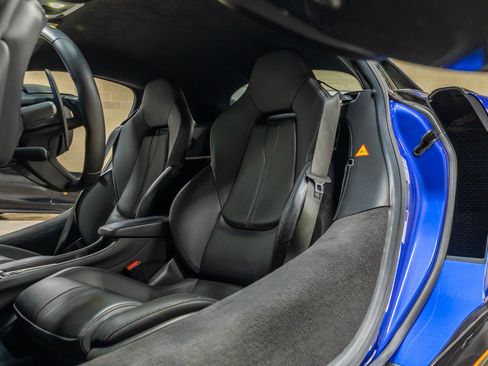 Used 2019 McLaren 570S Coupe RWD image 38