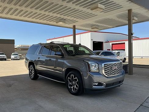 Used 2018 GMC Yukon XL Denali w/ Open Road Package image 3