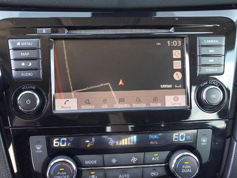 Used 2018 Nissan Rogue SL image 11