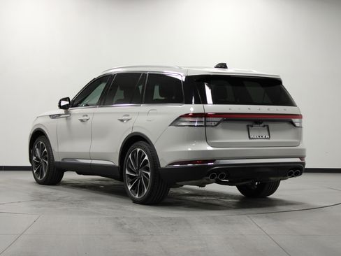 Used 2025 Lincoln Aviator Reserve w/ Luxury Package image 6