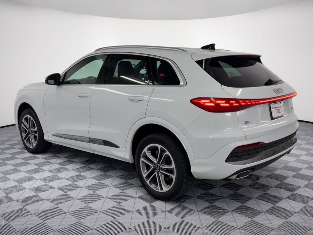 Used 2025 Audi Q5 Premium w/ Convenience Package AWD/4WD image 3