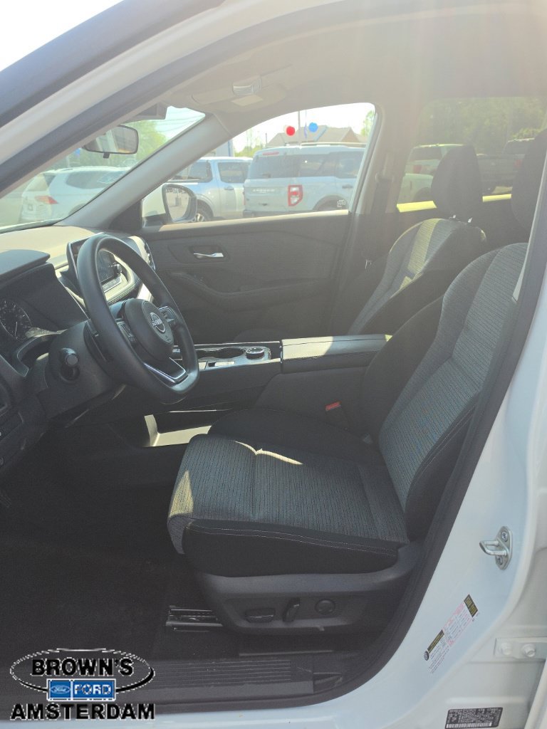 Used 2023 Nissan Rogue SV AWD/4WD image 11