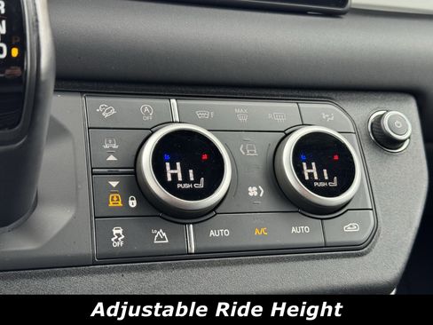 Used 2024 Land Rover Defender 110 S image 9