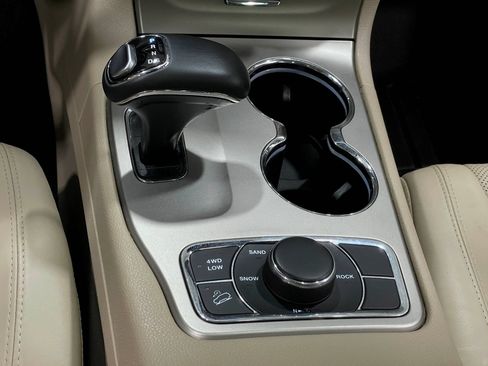 Used 2015 Jeep Grand Cherokee Limited w/ Luxury Group II AWD/4WD image 29
