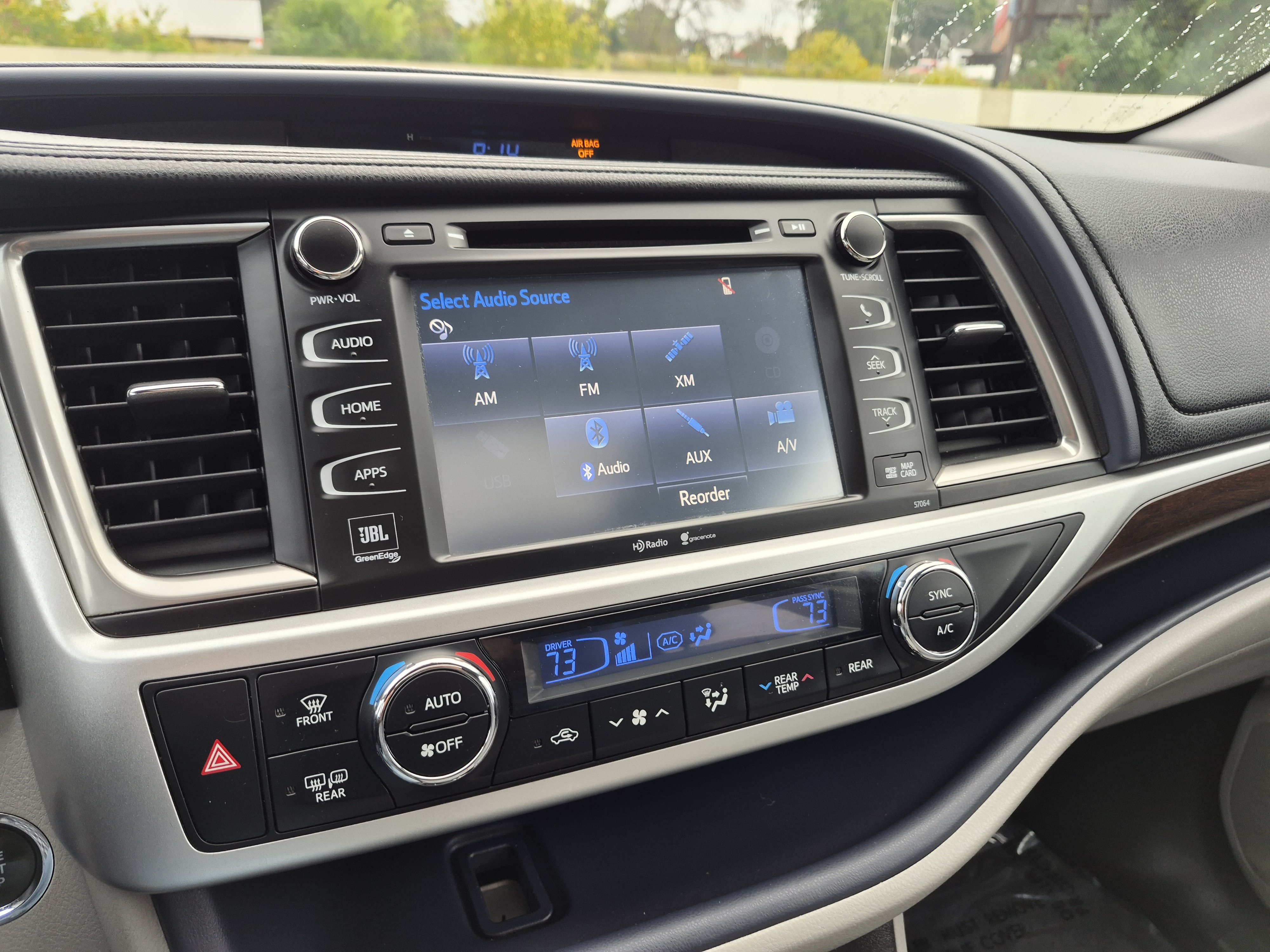 Used 2014 Toyota Highlander Limited w/ Preferred Accessory Package AWD/4WD image 22