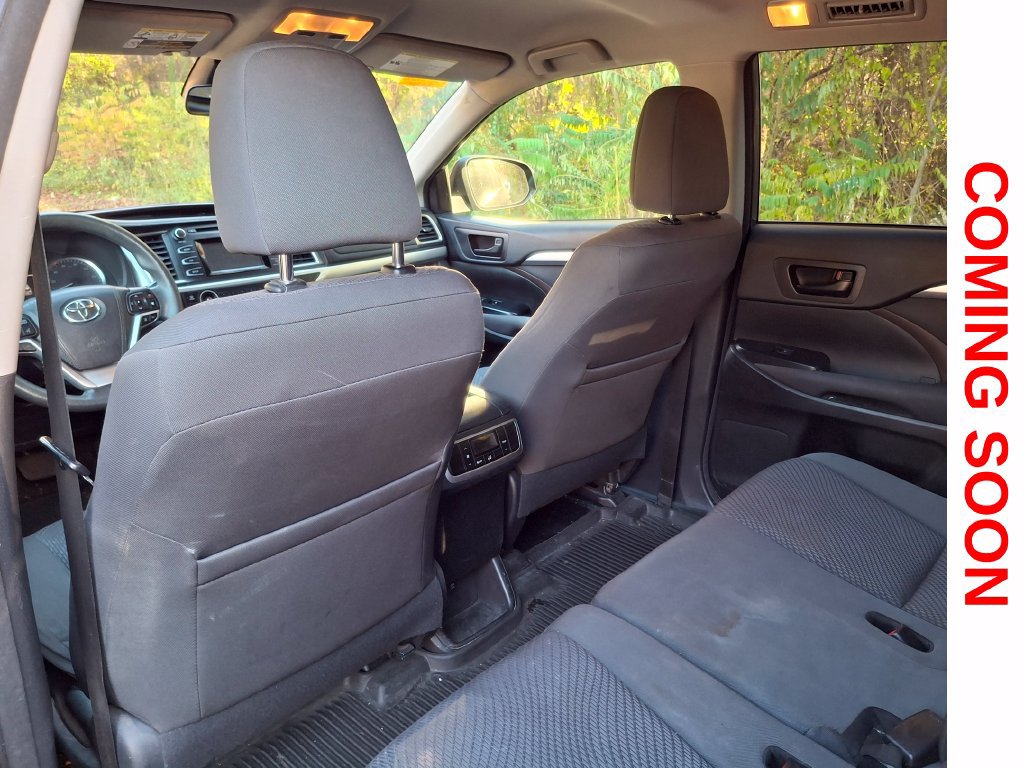 Used 2018 Toyota Highlander LE AWD/4WD image 11