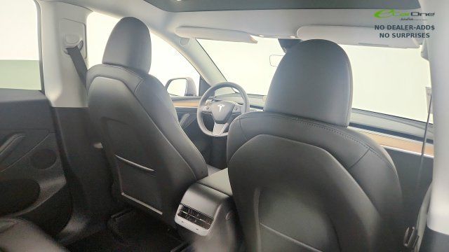 Used 2025 Tesla Model Y Long Range RWD image 27