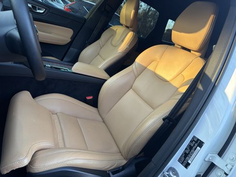 Certified 2023 Volvo XC60 B5 Ultimate w/ Climate Package image 16