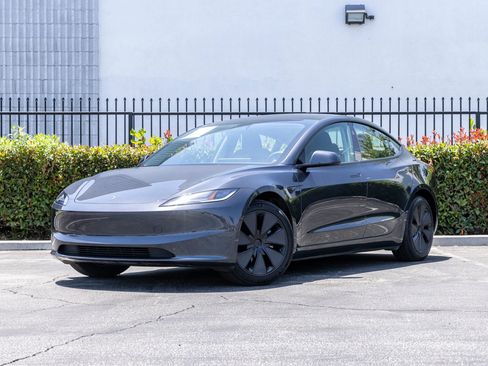 Used 2025 Tesla Model 3 Long Range RWD image 3