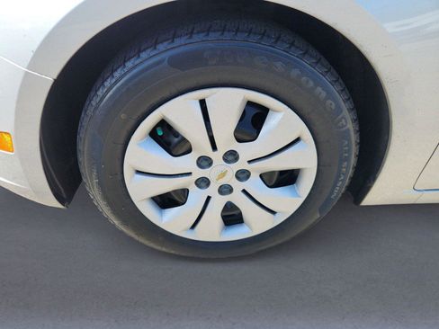 Used 2014 Chevrolet Cruze LS FWD image 9