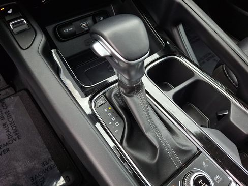 Used 2022 Kia Telluride S image 16