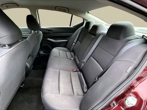 Used 2024 Nissan Altima 2.5 SV image 16