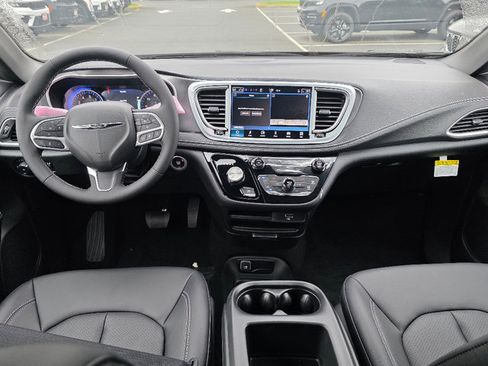New 2026 Chrysler Pacifica Select image 2
