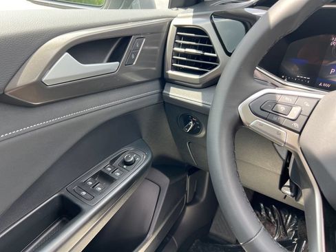 New 2026 Volkswagen Taos SE FWD image 18