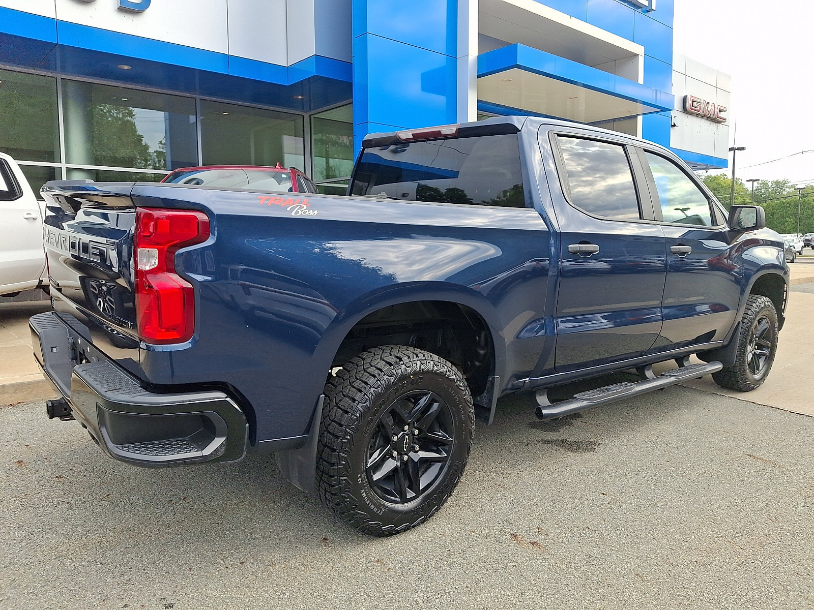 Used 2021 Chevrolet Silverado 1500 Custom Trail Boss w/ LPO, Dark Essentials Package AWD/4WD image 6