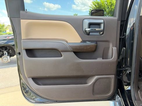 Used 2018 GMC Sierra 2500 Denali w/ Duramax Plus Package AWD/4WD image 42