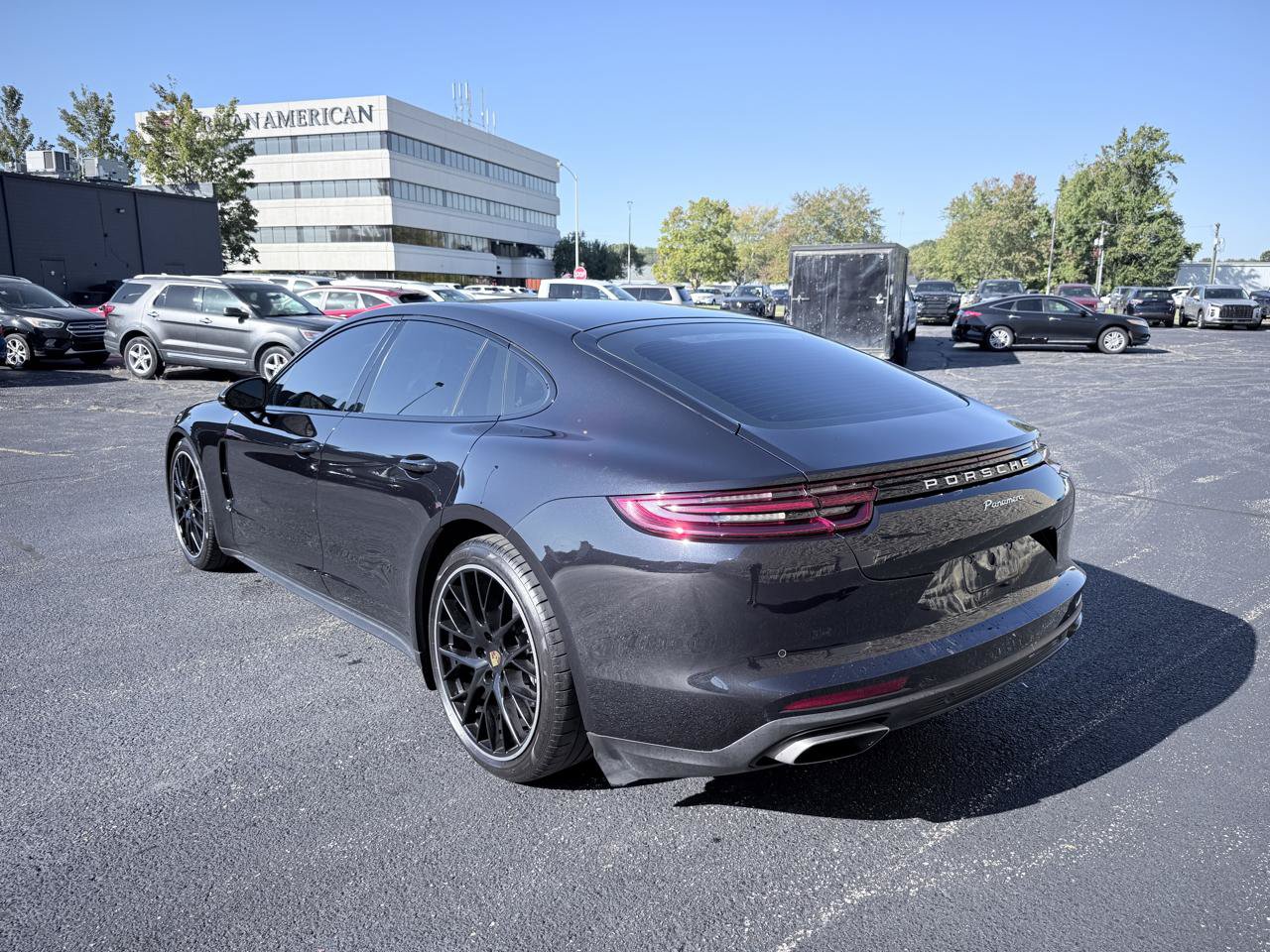 Used 2020 Porsche Panamera RWD image 3