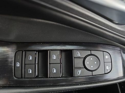 Used 2025 Nissan Rogue SV FWD image 30