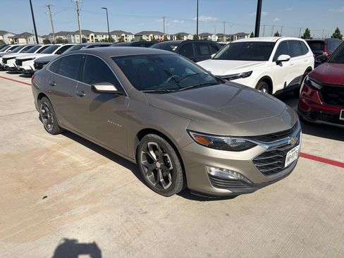 Used 2023 Chevrolet Malibu LT w/ Driver Confidence Package FWD image 2