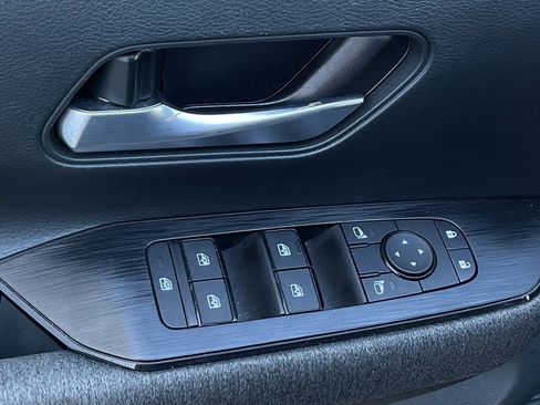 Used 2025 Nissan Kicks SV image 12